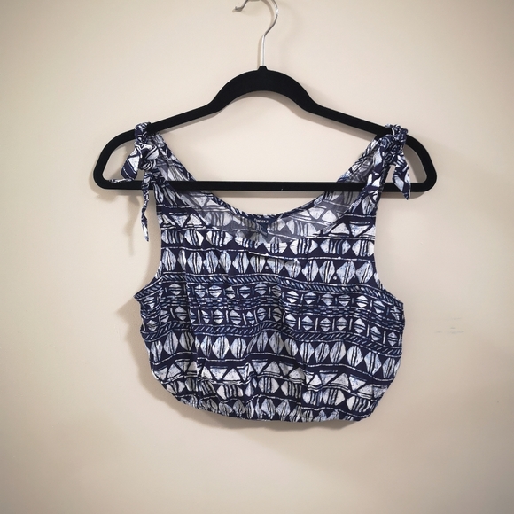 Forever 21 blue patterned crop top - Picture 2 of 3